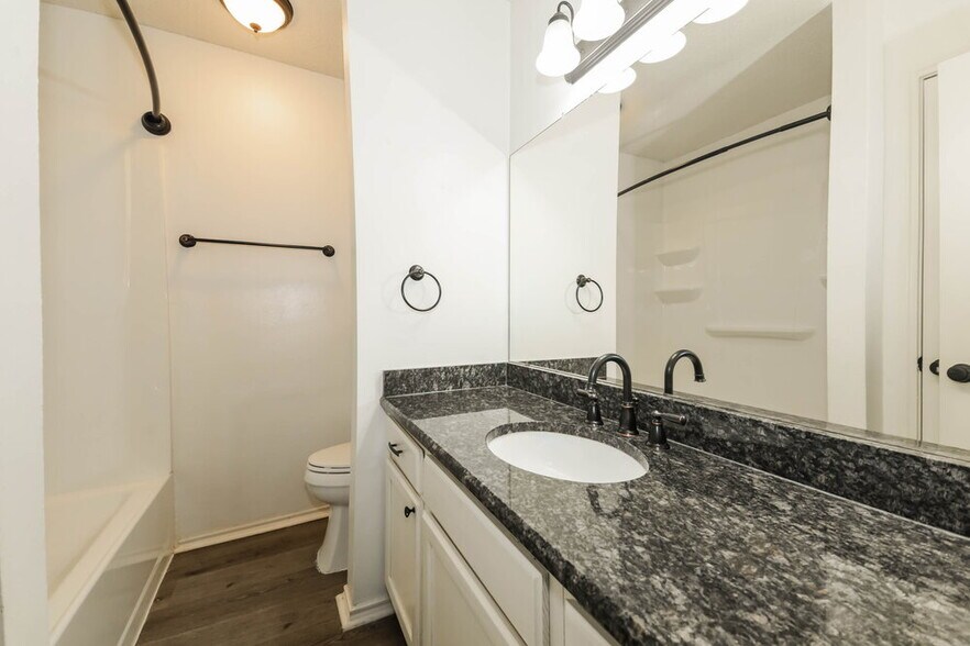Building Photo - 7618 Creek Wood Dr
