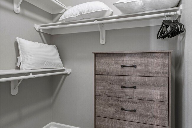 Building Photo - Fully Furnished Single Level Condo Resort LIving