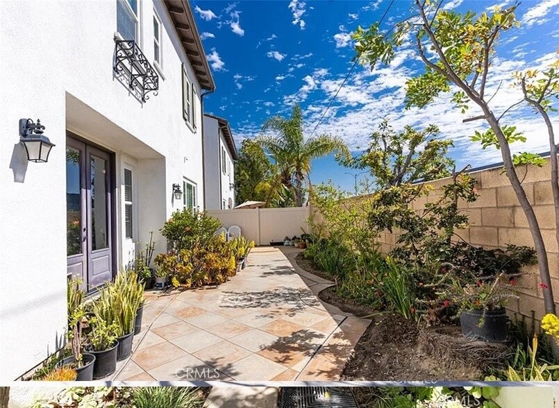 Back Yard - 3180 W Anacapa Way