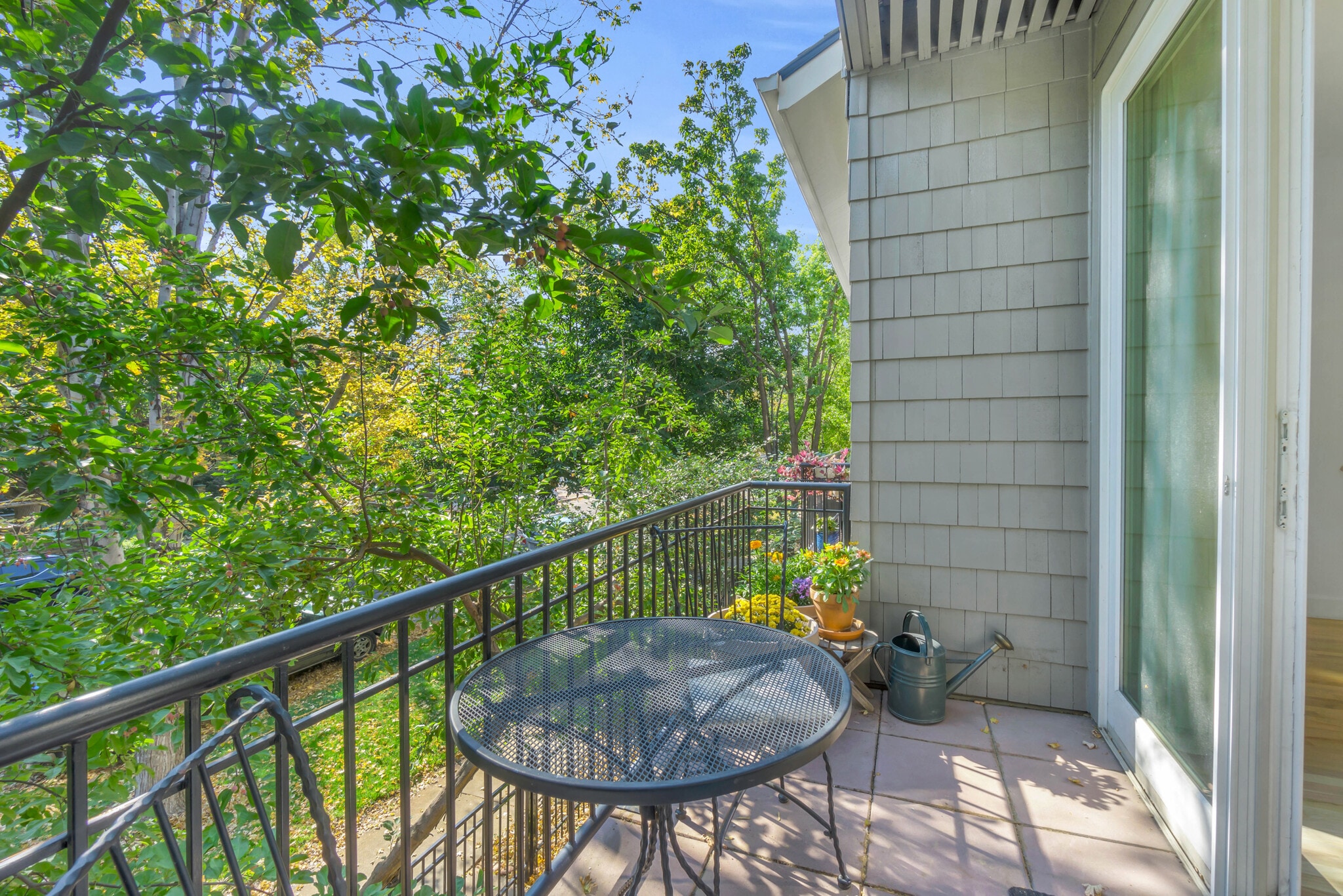 Main Balcony - 1619 N Franklin St