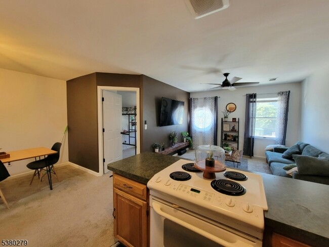 Building Photo - 272 US-206