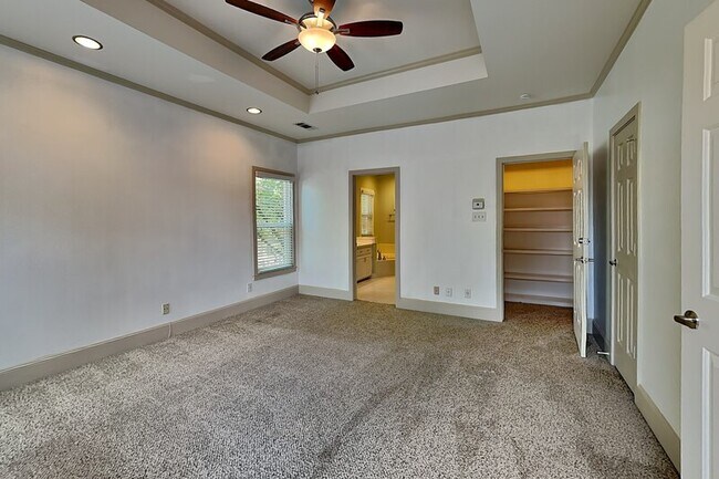 Building Photo - 3420 Binkley Ave