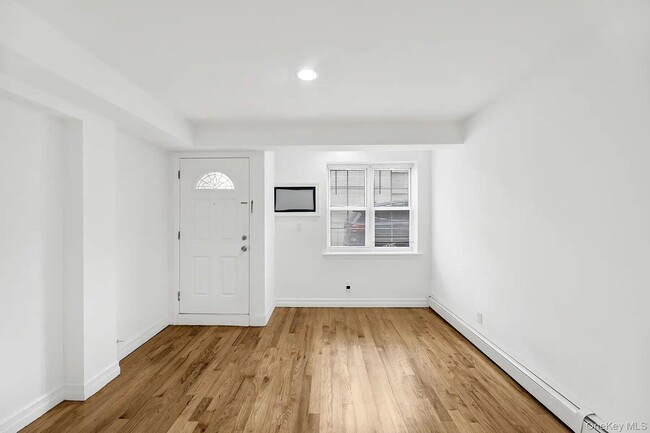 Building Photo - 1 Ash Pl