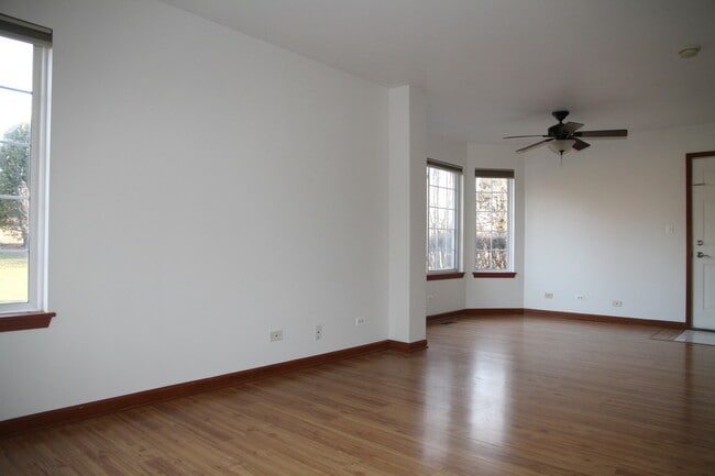 Building Photo - 694 Lincoln Station Dr