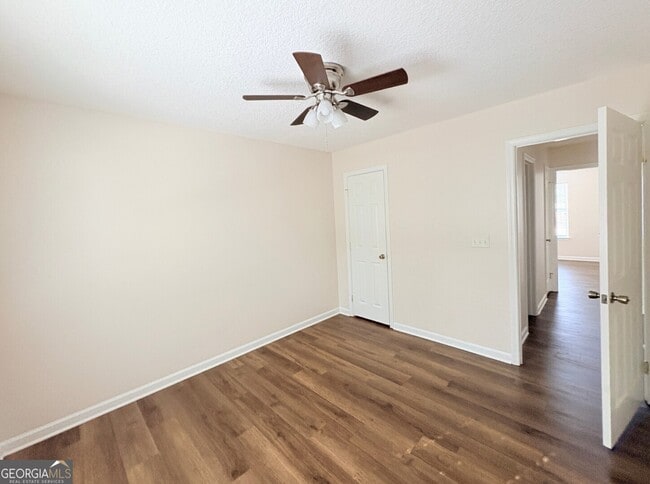 Building Photo - 102 Lake Victoria Dr