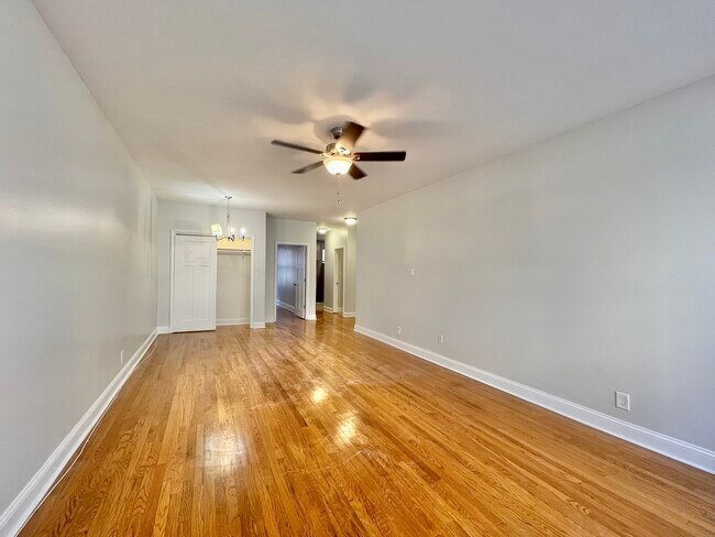 Building Photo - 5461 S Everett Ave