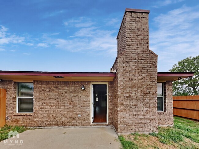 Building Photo - 612 Hilltop Dr