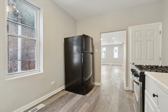 Building Photo - Newly Renovated 3 Bedroom Home