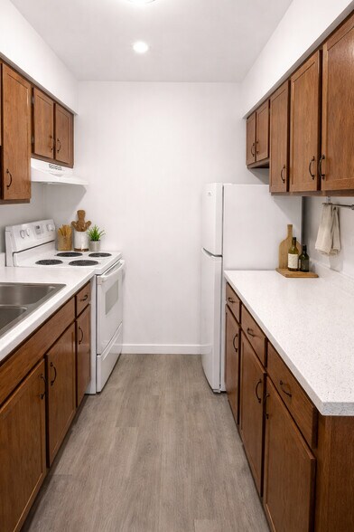 Building Photo - Diamond Lake Properties