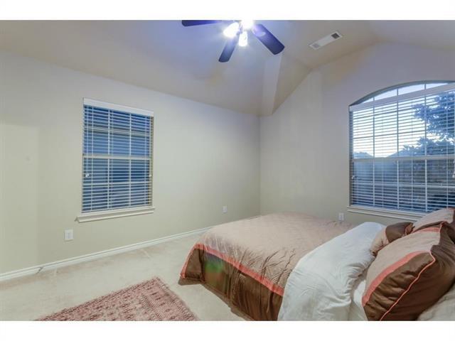 Building Photo - 1402 Vineyard Dr