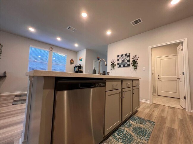 Building Photo - 1610 Purple Martin Dr