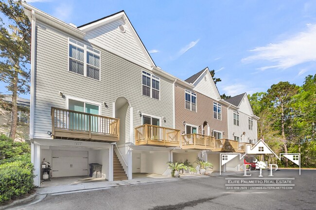 Building Photo - Charming Townhouse Near the Heart of Charleston – Comfort & Convenience in One!