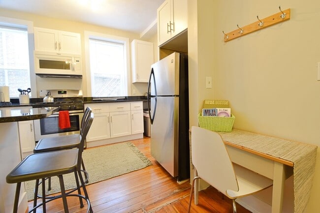 Building Photo - North End 2 bed....