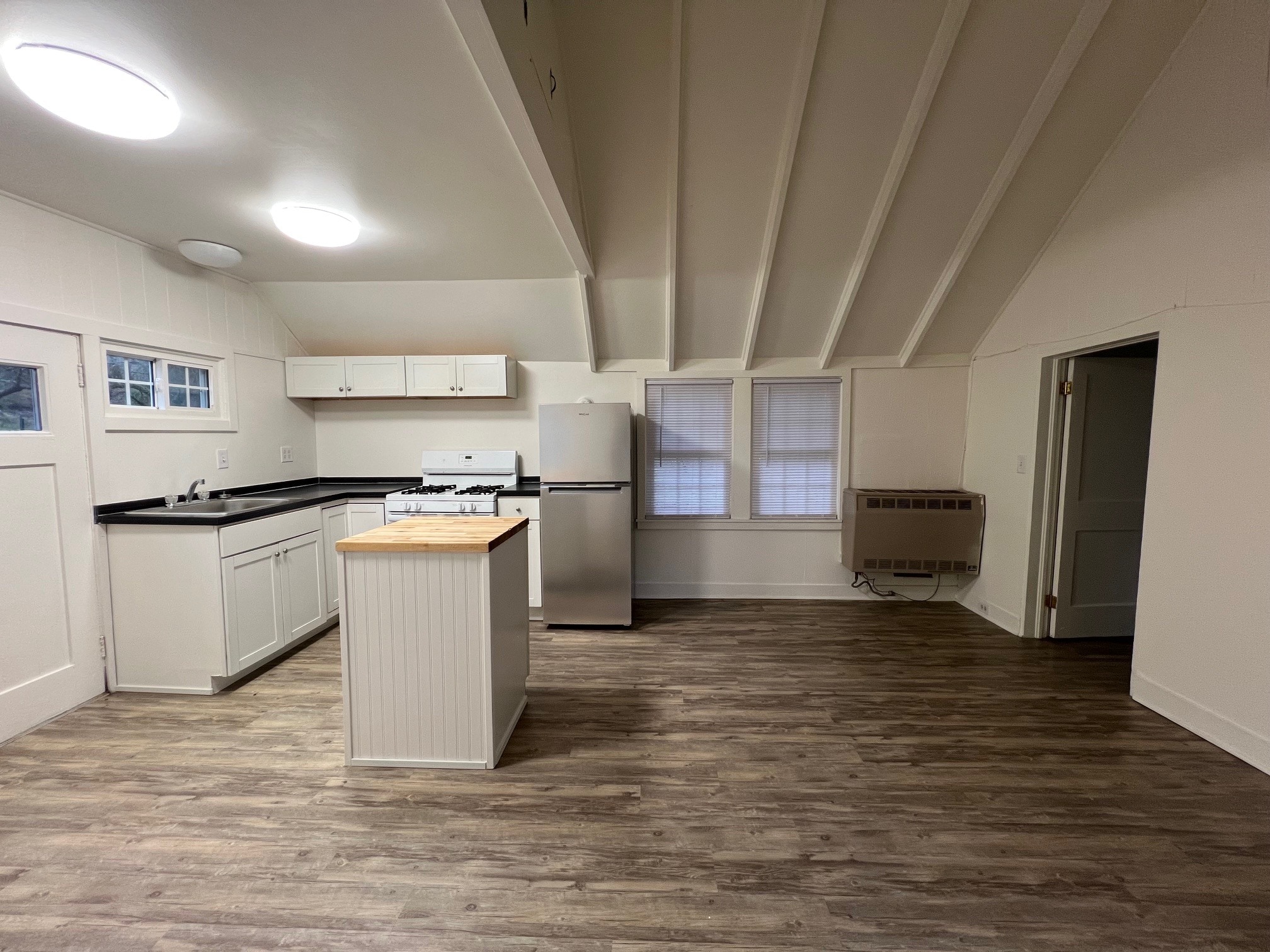 Building Photo - 826 Dryden Rd