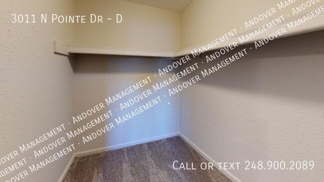 Building Photo - 3011 N Pointe Dr