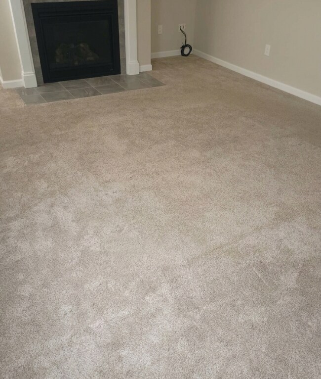 Building Photo - 304 Gray Fox Ct
