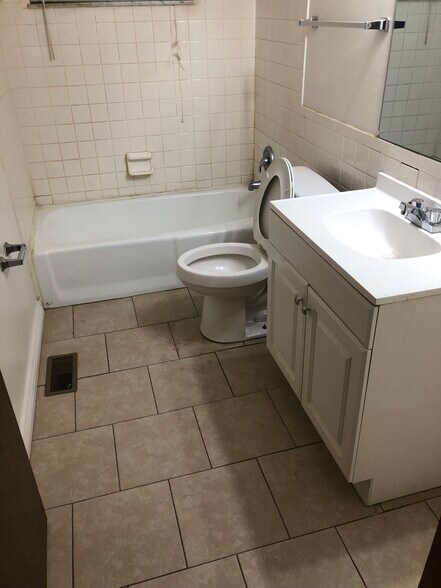 Bathroom - 4336 Fair Oaks Rd