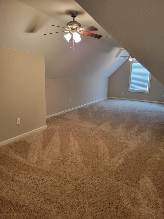 Building Photo - 37 Christmas Dr