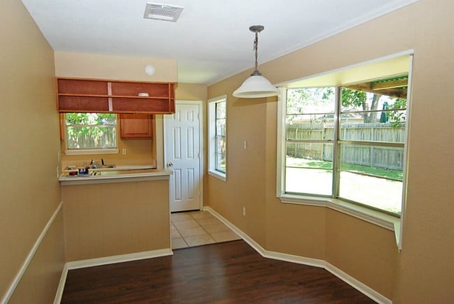 Building Photo - 16338 Autumn Wind Dr