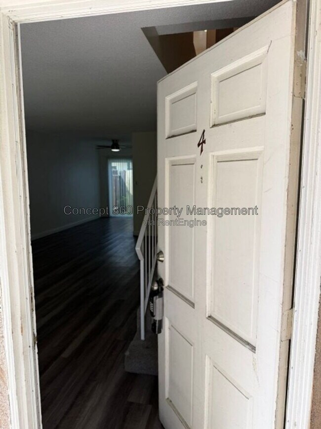 Building Photo - 327 Molino Ave