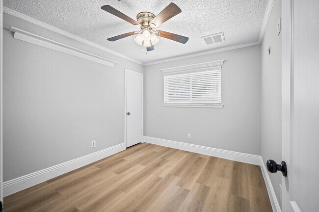 Building Photo - 24211 Landing Way Dr