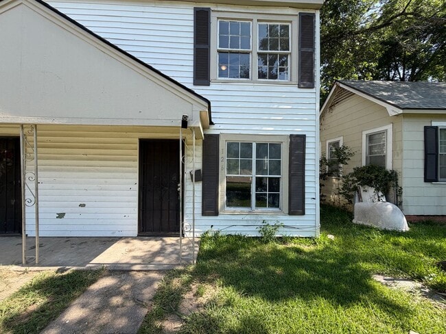 Building Photo - 2 Bedroom Highland Apartment - For Group Homes Only