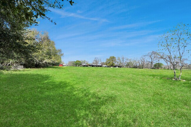 Building Photo - 602 Massey Tompkins Rd