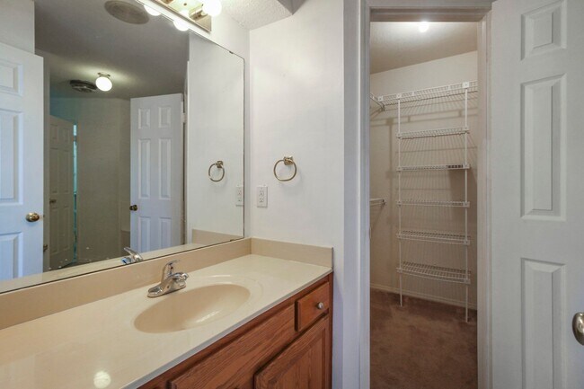 Building Photo - Great 3 Bed 2 Bath In Edmond