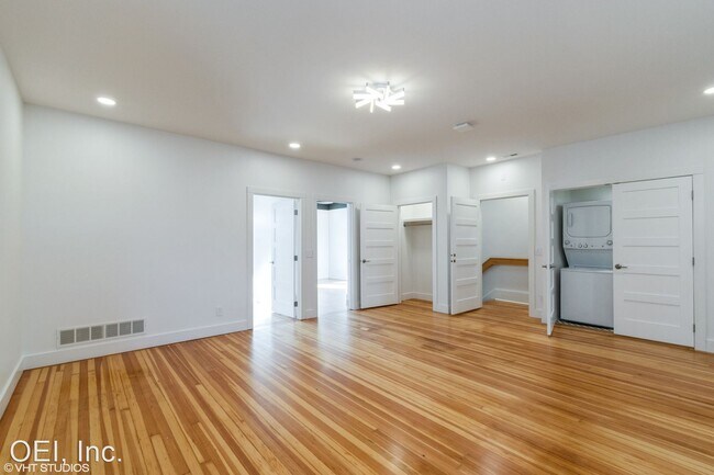 Building Photo - 3 br, 1 bath House - 321 Main Street