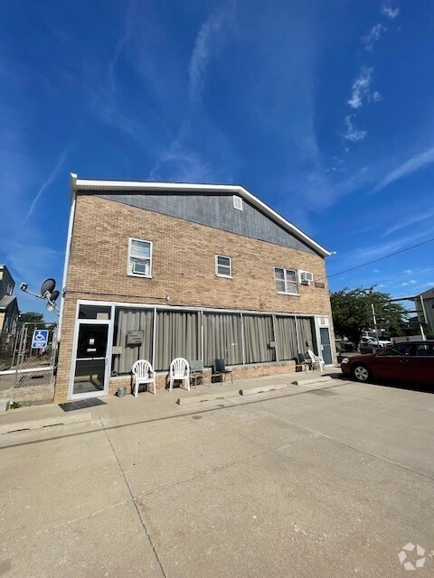 Building Photo - 306 3rd St W