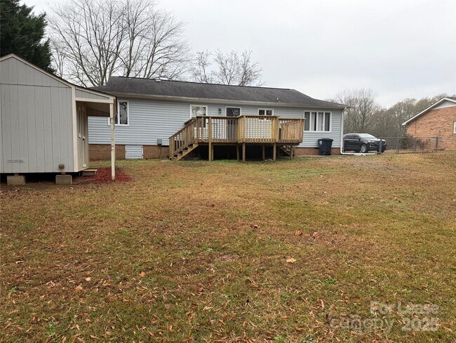 Building Photo - 609 Catawba Cir N