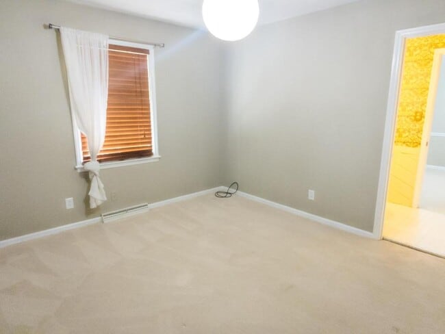 Building Photo - 122 Maxwell Dr