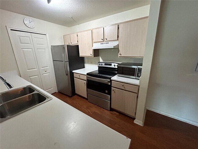 Building Photo - 5455 Vineland Rd