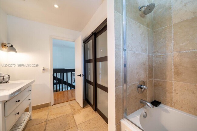 Building Photo - 330 SW 133rd Pl