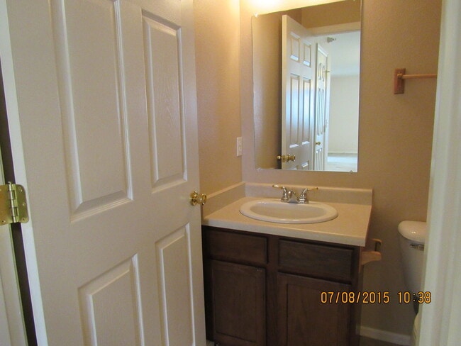 Building Photo - Ranch Style Condo!