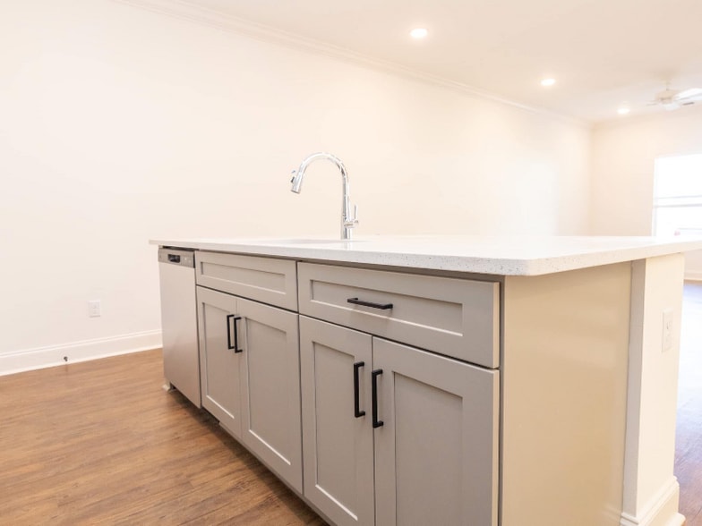 Building Photo - 637 Cottage Grv Cir