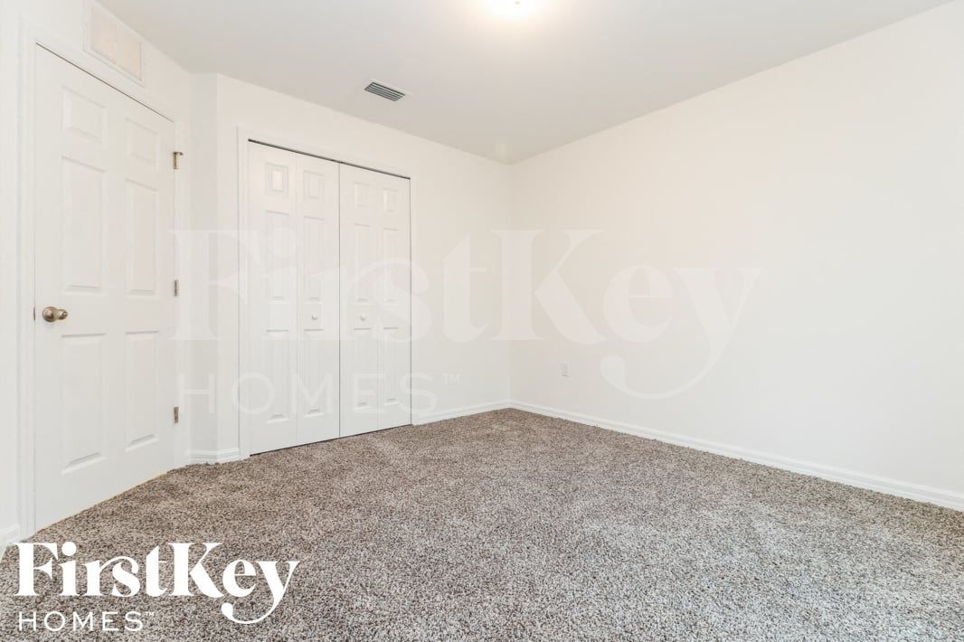 Building Photo - 50 Queen Ct