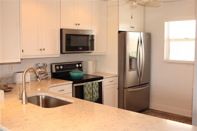 Building Photo - 4240 Ironwood Cir