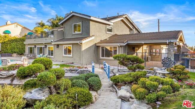 Building Photo - 1047 E Pomello Dr