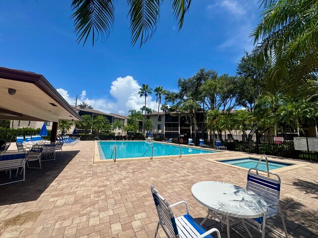 Building Photo - 208 Foxtail Dr