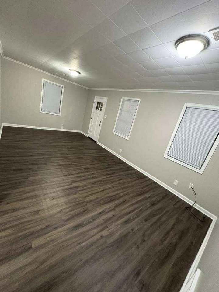 Building Photo - 3588 Vernon Ave