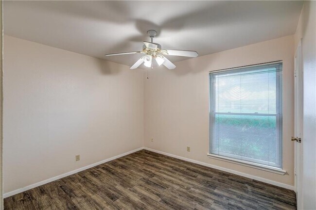 Building Photo - 12118 Black Angus Dr