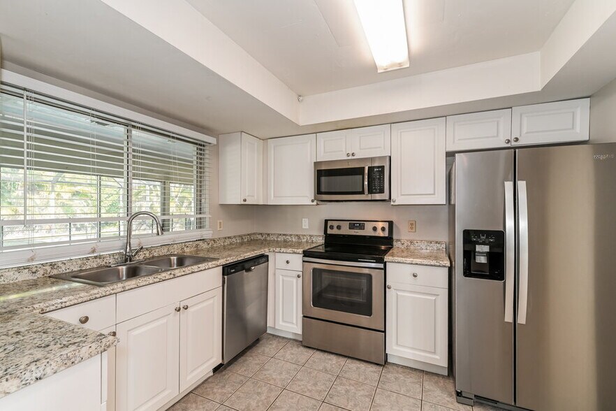 Building Photo - 1705 SE 8th Terrace