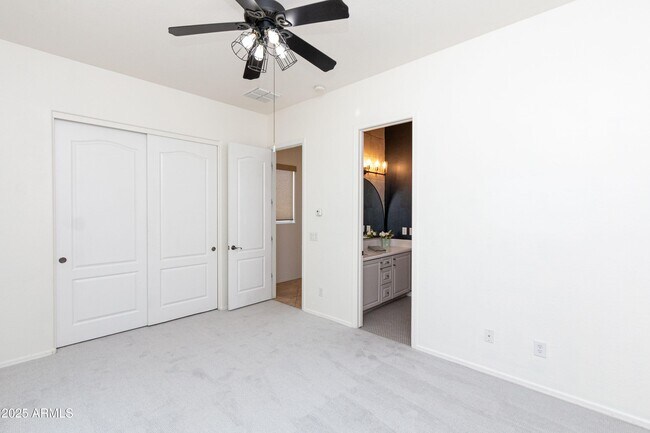 Building Photo - 2310 W Sienna Bouquet Pl