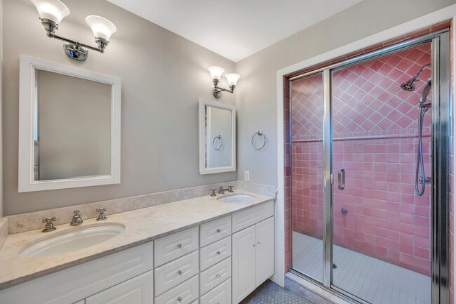 Building Photo - 150 Copeces Ln