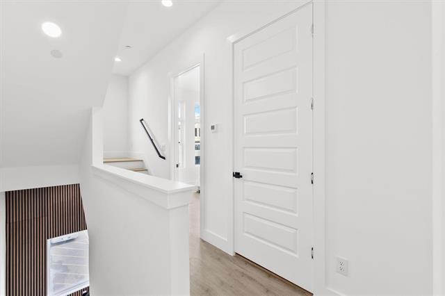 Building Photo - 723 W 10th St