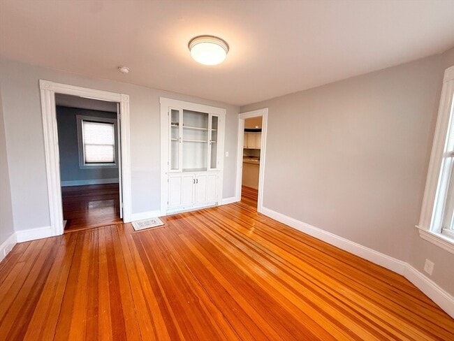 Building Photo - 3 Elm St