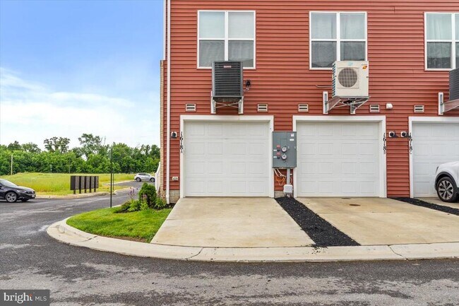Building Photo - 1618 Blacksmith Wy