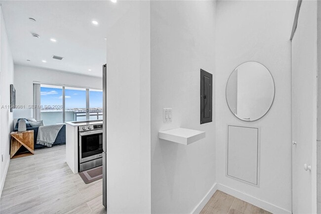 Building Photo - 1500 Bay Rd