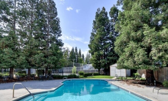 Building Photo - *2-Bedroom 2-Bathroom Condo in Gated Antelope Community! *